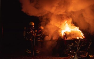 Firefighters rescue driver following multi-vehicle collision on Highway 417