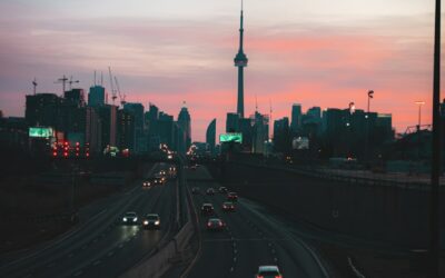 Car driving in opposite direction falls through hole on Gardiner Expressway 